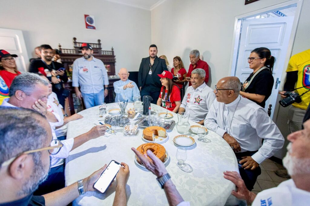 jerônimo se reúne com padre e lideranças da igreja católica em feira de santana e defende inclusão social e combate às desigualdades (1)