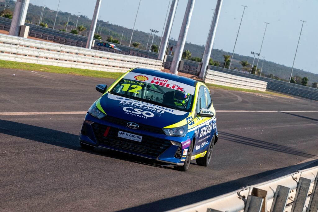 Thiago Rios brilha na histórica corrida noturna da Copa Hyundai HB20 em Cuiabá e garante novo pódio