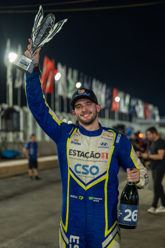 Thiago Rios brilha na histórica corrida noturna da Copa Hyundai HB20 em Cuiabá e garante novo pódio
