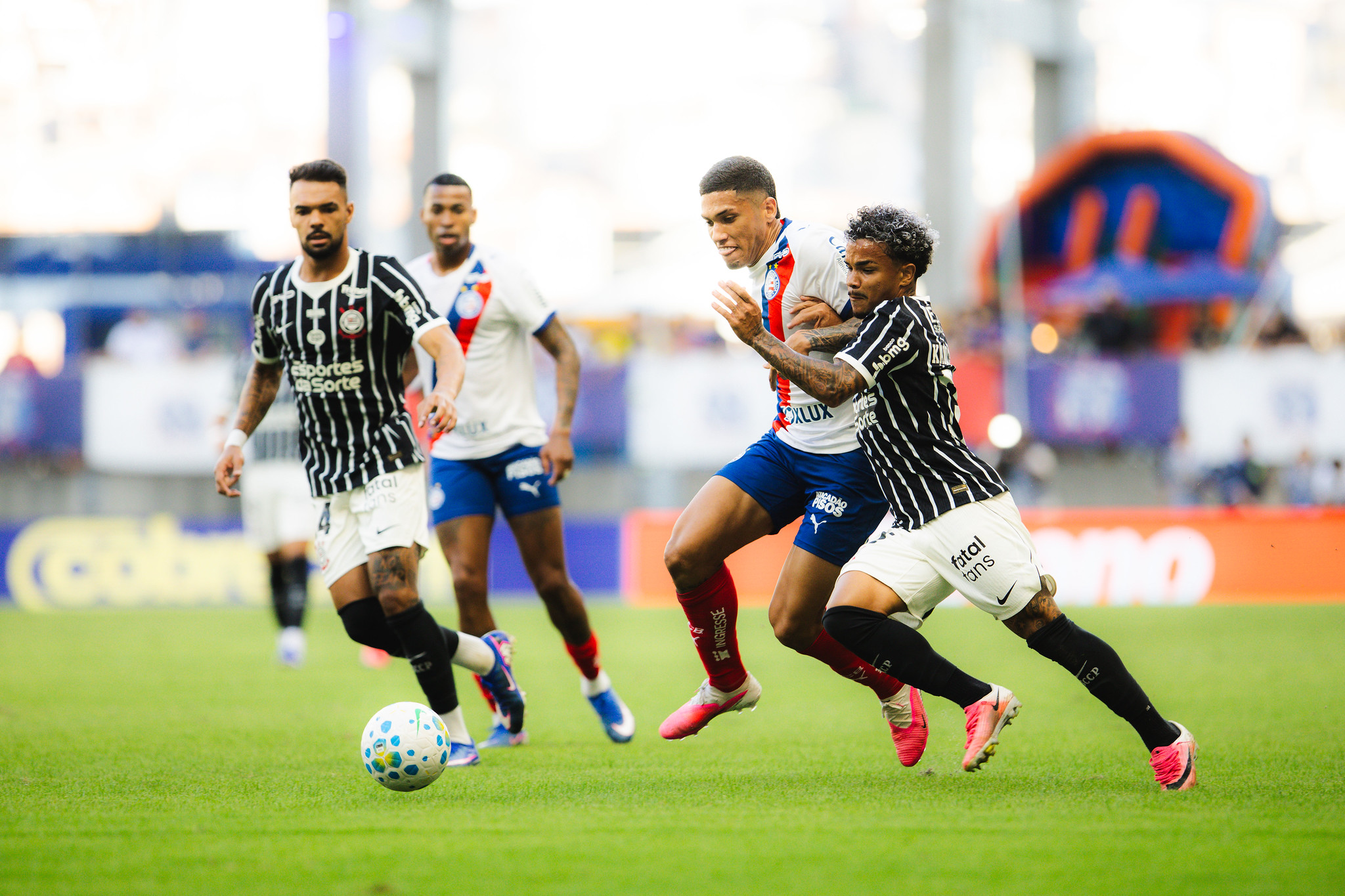 Em jogo de muita intensidade, Bahia e Corinthians empatam na Fonte Nova