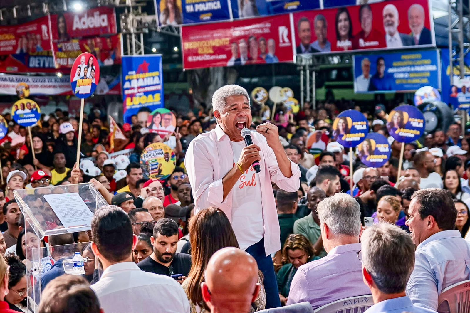 Jerônimo critica Trump e Flávio Bolsonaro por tarifaço: “O Brasil não vai baixar a cabeça”