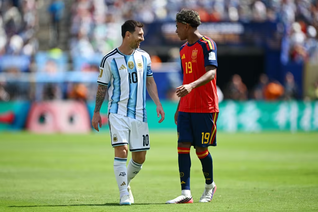 Espanha domina, bate Argentina em despedida de Messi e conquista o bi da Copa do Mundo image