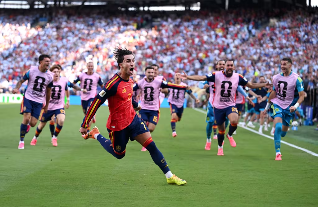 Espanha domina, bate Argentina em despedida de Messi e conquista o bi da Copa do Mundo image