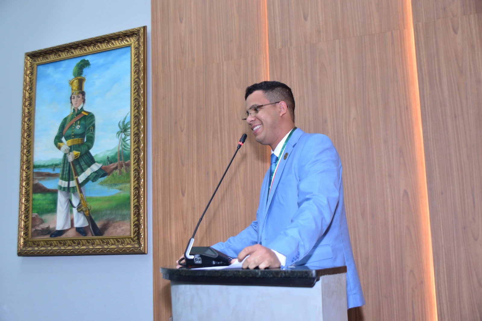 Matheus Pinheiro recebe Comenda Maria Quitéria em noite de celebração em Feira de Santana
