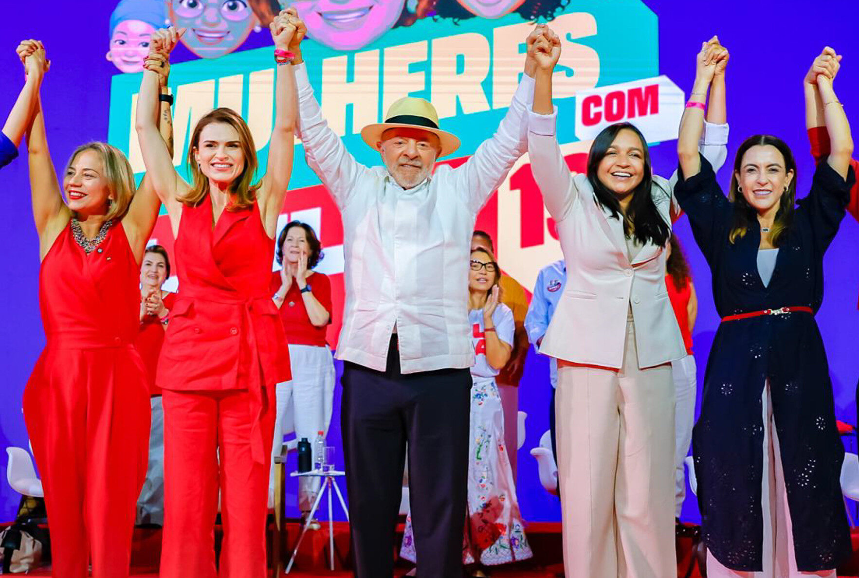 Nenhum governo estrangeiro ‘meterá o bedelho’ no Brasil, diz Lula em BH