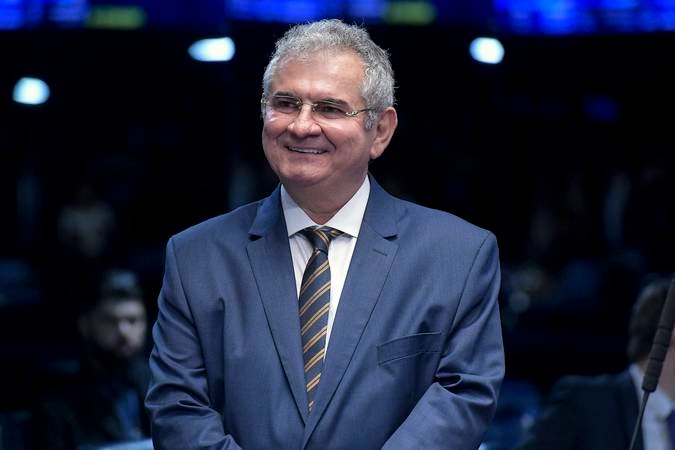 angelo coronel defende piso salarial de seis categorias profissionais no congresso