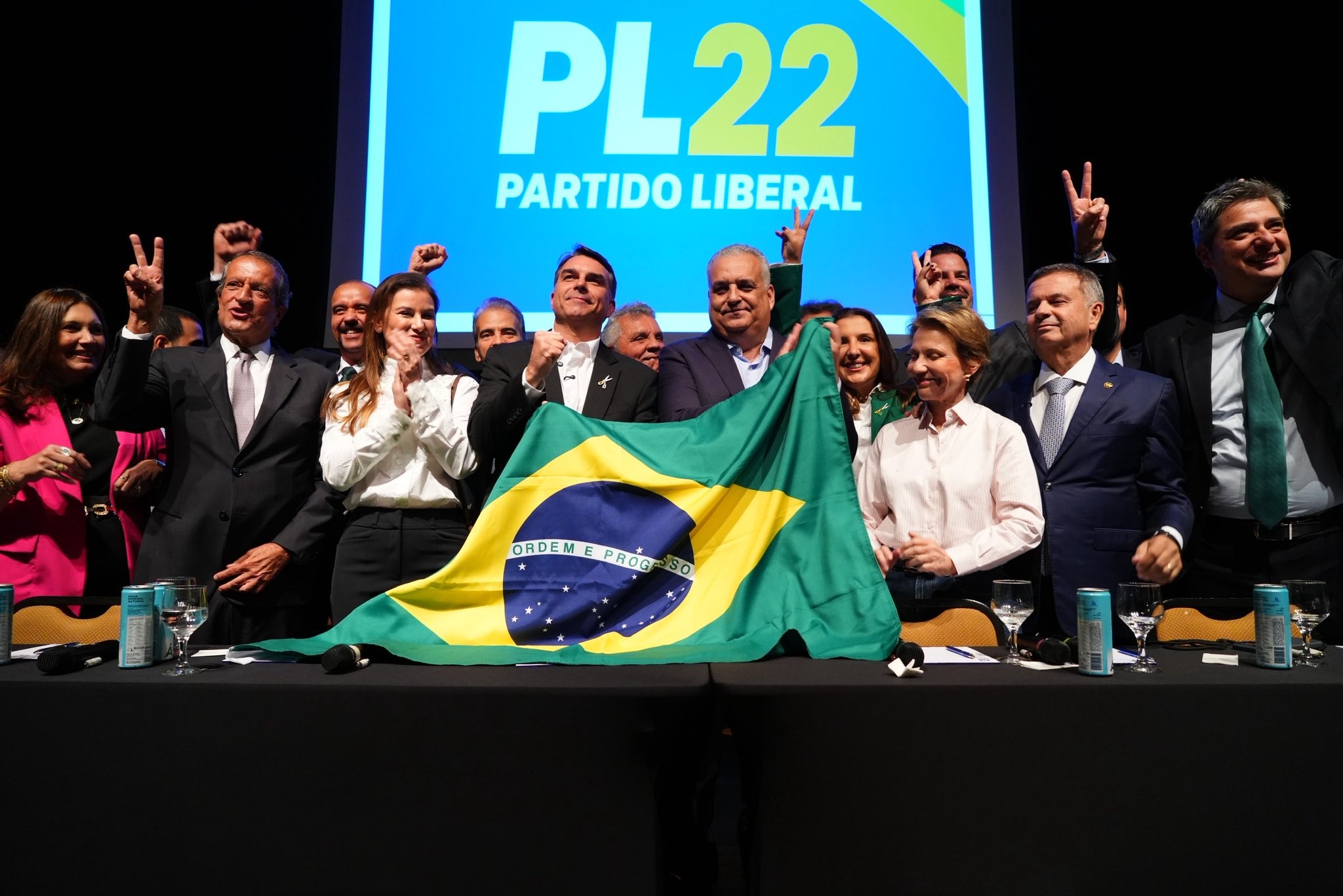 Flávio Bolsonaro anuncia deputado Alfredo Gaspar como vice na chapa dele à Presidência