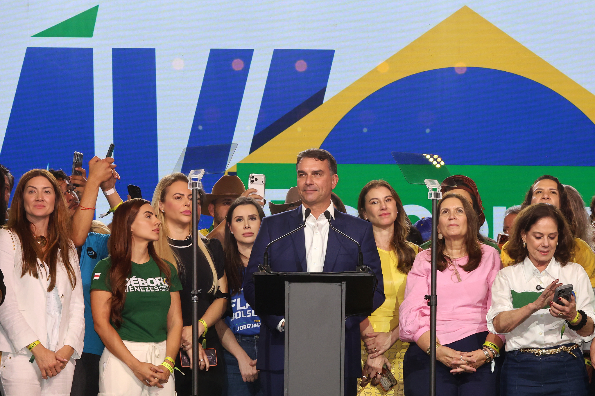 Flávio Bolsonaro aparece filiado ao Missão no TSE e não consegue registrar candidatura