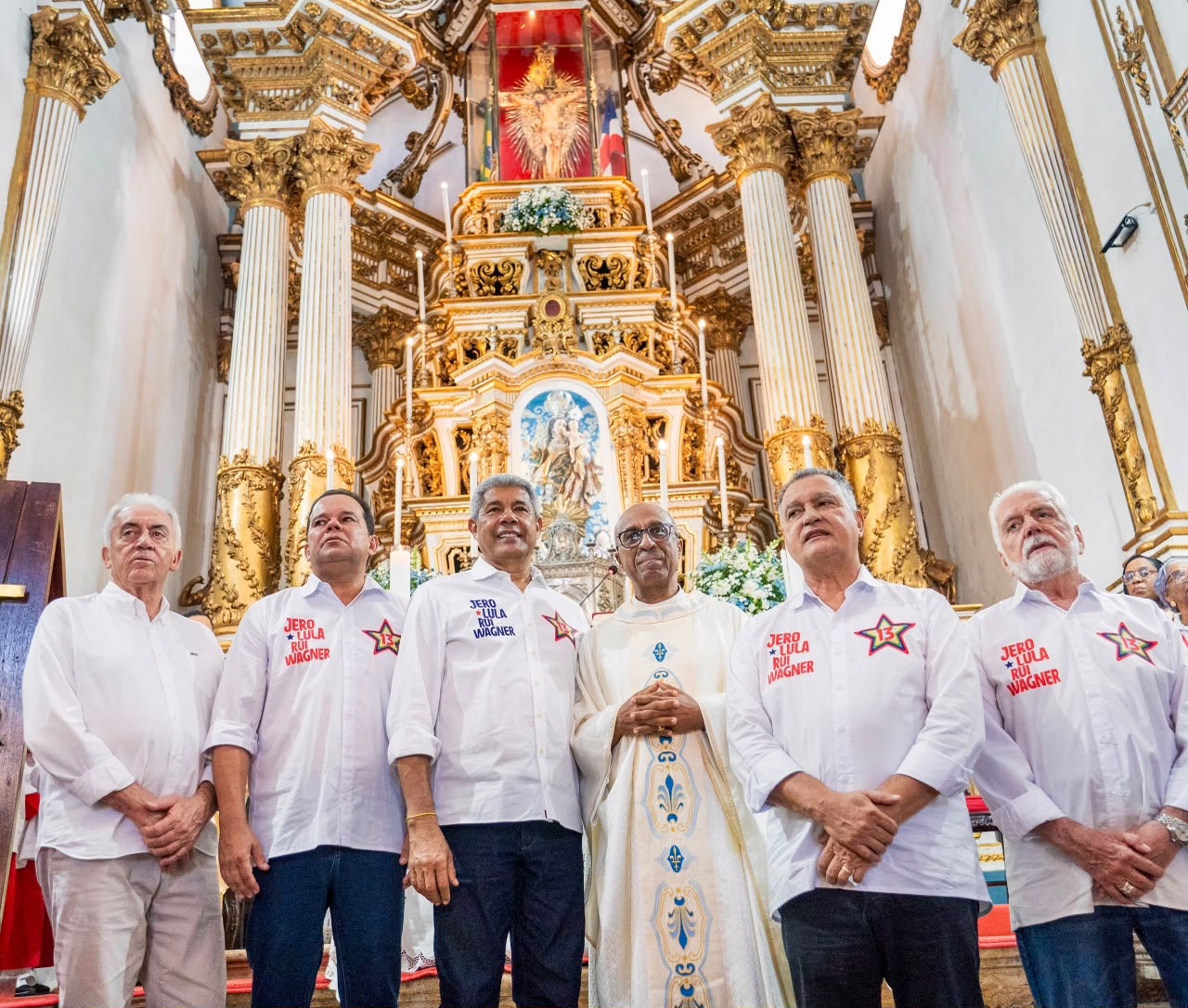 Jerônimo inicia campanha eleitoral com missa no Bonfim