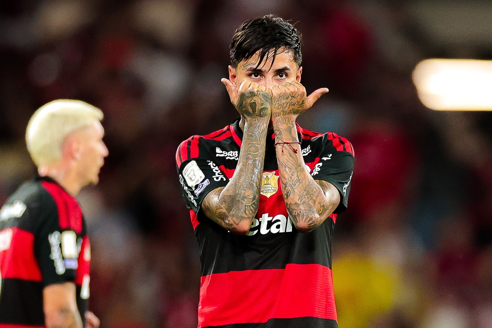 Com direito a golaço, Flamengo vence o Vitória pelo Brasileiro