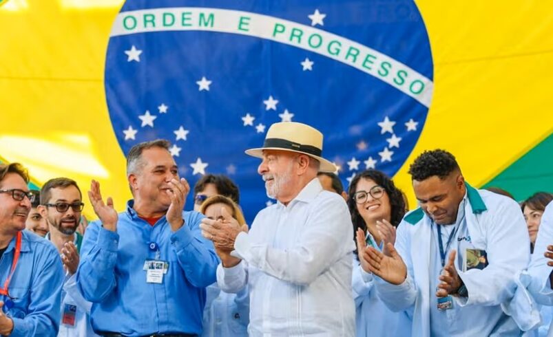 lula durante visita ao centro industrial nuclear de aramar 15110
