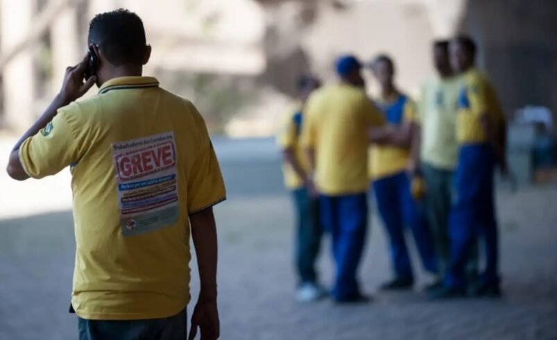 trabalhadores dos correios estão em greve por tempo indeterminado