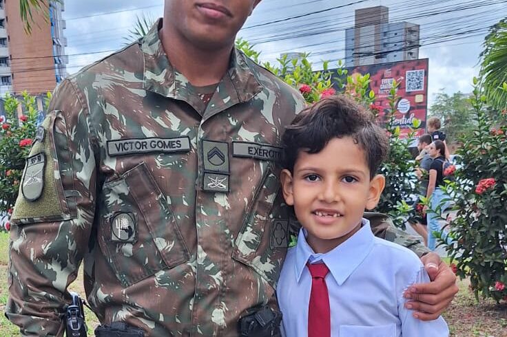 Estudantes de colégio feirense participam pela primeira vez do desfile de 7 de Setembro