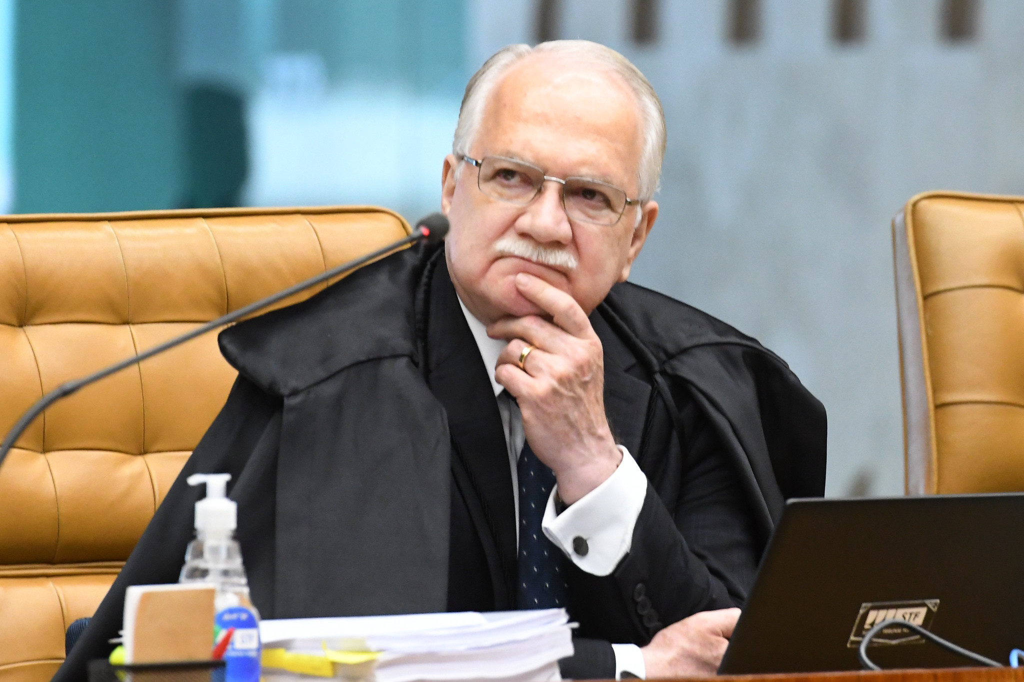 Ex-ministros e sociedade civil divulgam carta em apoio a Fachin 