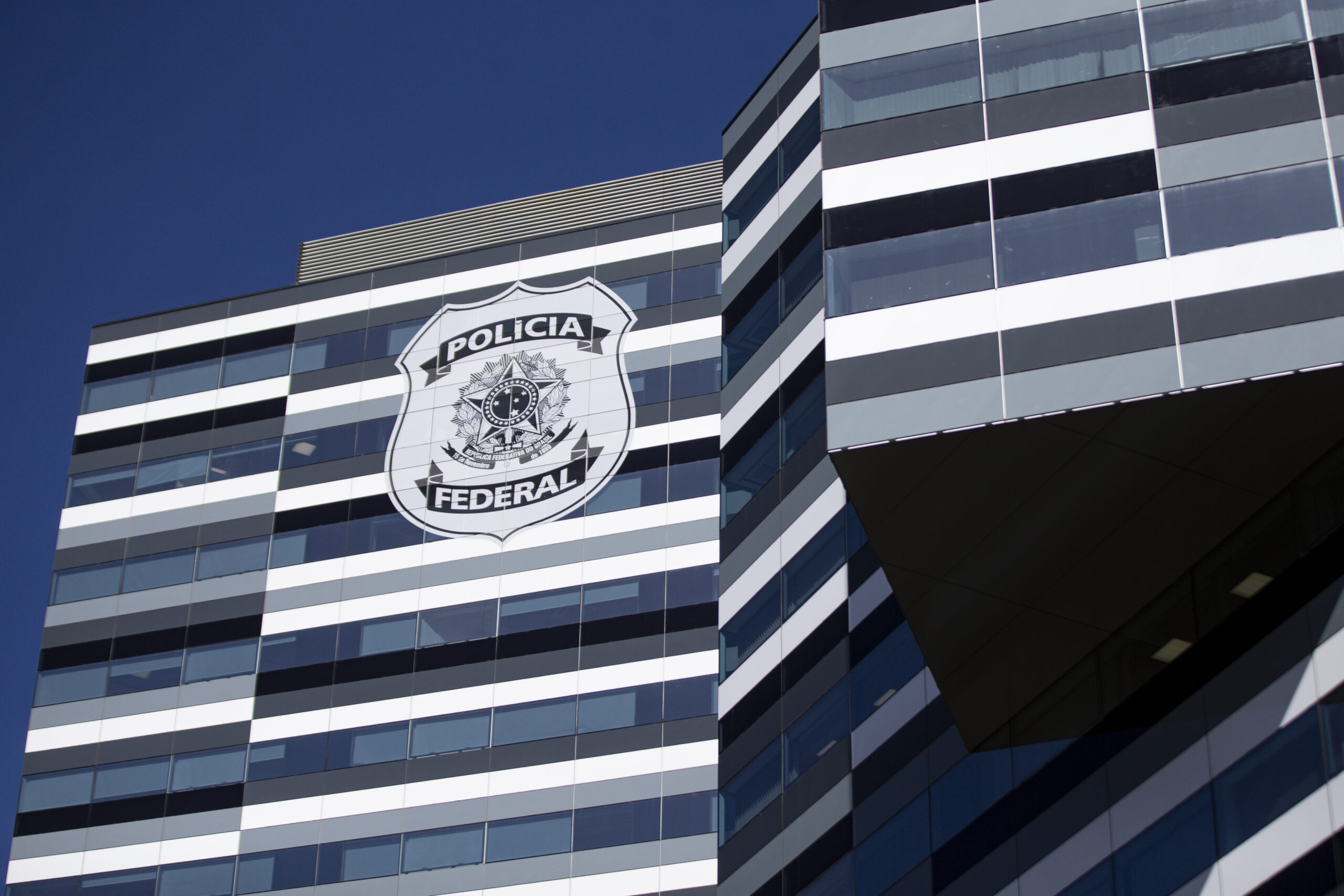 PF envia a Gilmar e Zanin íntegra de material do celular de Vorcaro