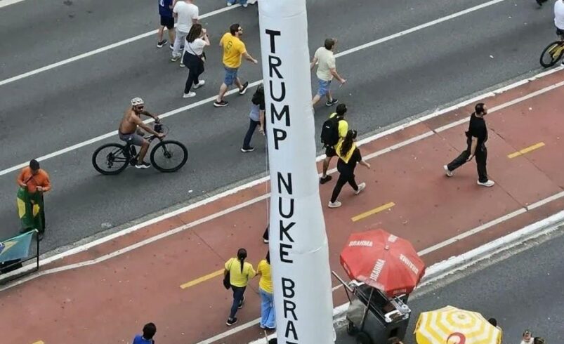 ato de flávio tem pedido para que trump ataque o brasil