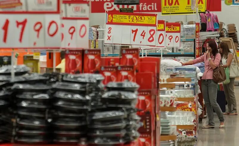 Economia cresce 0,5% em agosto após dois meses de recuo, estima FGV