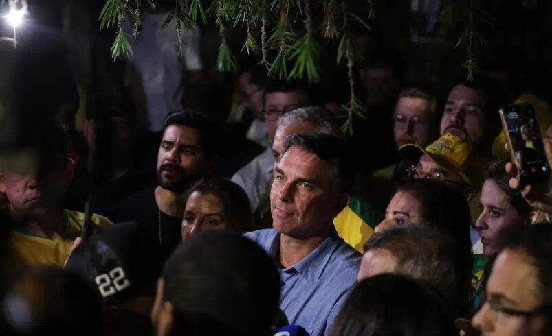 flávio bolsonaro impõe condições para liberar sigilos