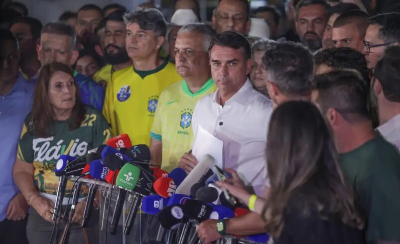 moraes manda flávio entregar passaporte e o proíbe de deixar o país